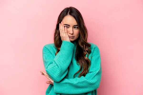 Young Caucasian Woman Isolated Pink Background Who Bored Fatigued Need — Stock Photo, Image