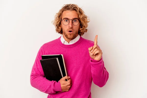 Jonge Student Kaukasische Man Geïsoleerd Witte Achtergrond Met Een Aantal — Stockfoto