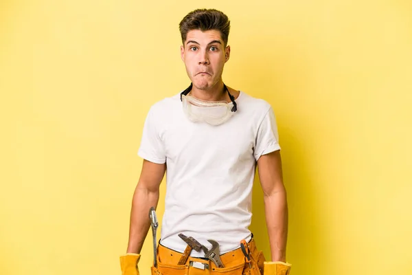 Young Electrician Caucasian Man Isolated Yellow Background Shrugs Shoulders Open — 스톡 사진