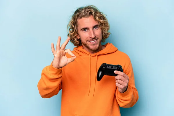 Young Caucasian Man Playing Video Game Controller Isolated Blue Background — Photo