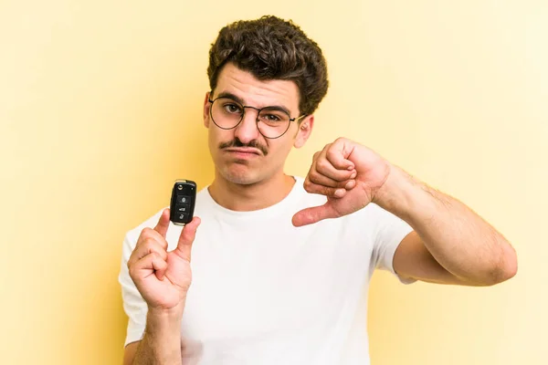 Young Caucasian Man Holding Car Keys Isolated Yellow Background Showing — Fotografia de Stock