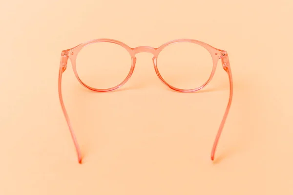 Transparente Rosa Brille Auf Beigem Hintergrund — Stockfoto