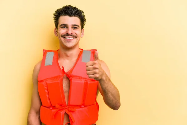Young Caucasian Man Wearing Life Jacket Isolated Yellow Background Smiling — Fotografia de Stock