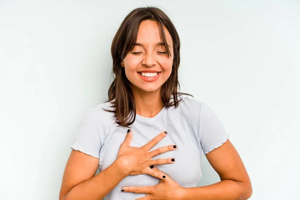 Jonge Spaanse Vrouw Geïsoleerd Blauwe Achtergrond Opgewonden Met Een Kopieerruimte — Stockfoto