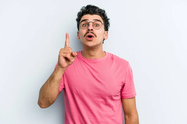 Young Caucasian Man Isolated Blue Background Having Some Great Idea — Stock Photo, Image