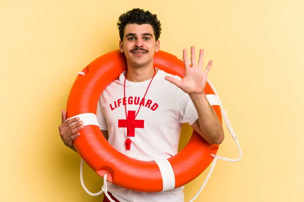 Young Caucasian Lifeguard Man Isolated Yellow Background Smiling Cheerful Showing — 图库照片