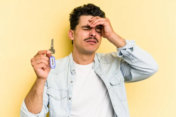 Young Caucasian Man Holding Home Keys Isolated Yellow Background Being — Stock Photo, Image