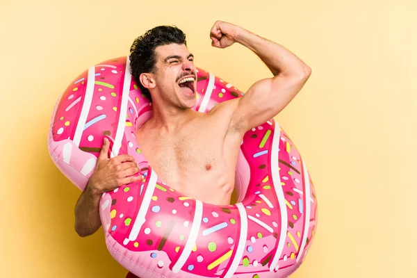 Young Caucasian Man Holding Inflatable Donut Isolated Yellow Background Raising — 图库照片