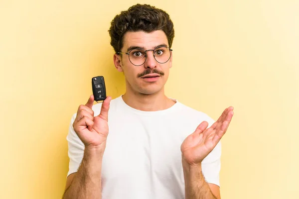 Young Caucasian Man Holding Car Keys Isolated Yellow Background Surprised — Foto Stock