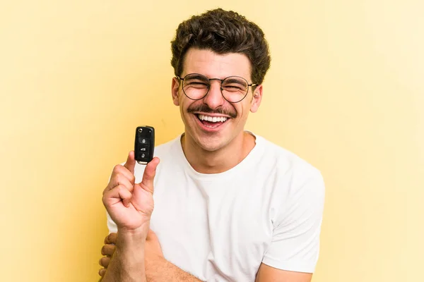 Young Caucasian Man Holding Car Keys Isolated Yellow Background Laughing —  Fotos de Stock