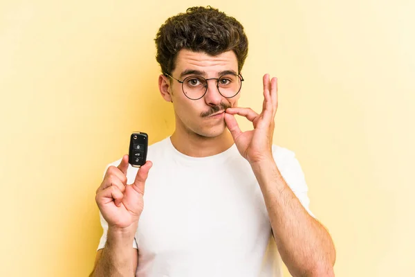 Young Caucasian Man Holding Car Keys Isolated Yellow Background Fingers —  Fotos de Stock