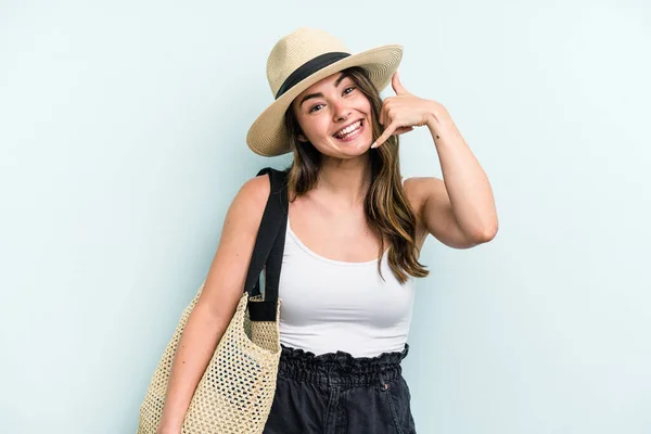 Young Caucasian Woman Holding Beach Bag Isolated Blue Background Showing — Fotografia de Stock