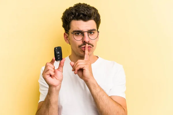 Young Caucasian Man Holding Car Keys Isolated Yellow Background Keeping — Fotografia de Stock