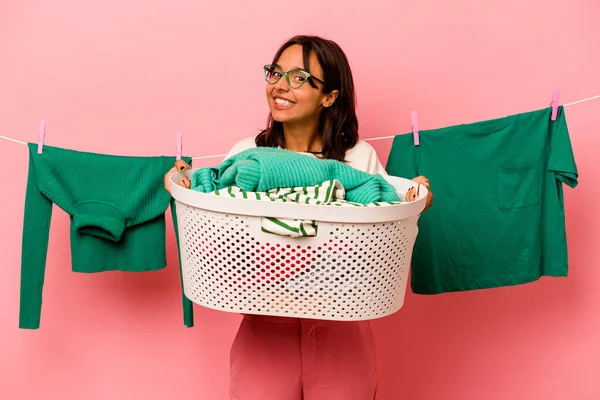 Young Hispanic Woman Holding Laundry Basket Isolated Pink Background — Stock Photo, Image