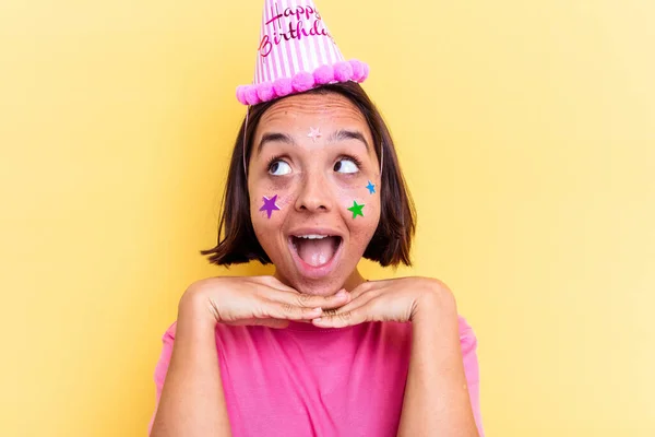 Ung Blandras Kvinna Firar Sin Födelsedag Ansikte Närbild — Stockfoto