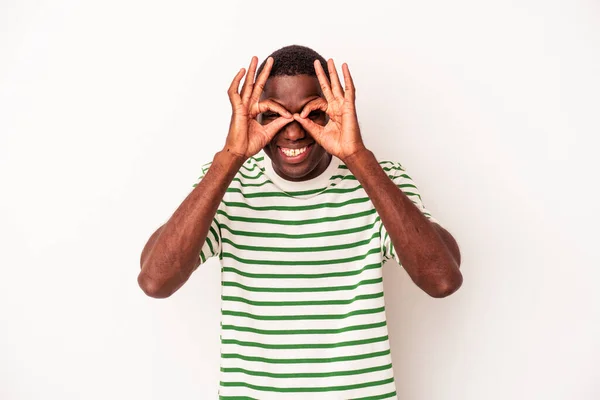 Joven Africano Americano Hombre Aislado Blanco Fondo Excitado Mantener Gesto — Foto de Stock