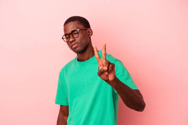 Genç Afrikalı Amerikalı Adam Pembe Arka Planda Izole Edilmiş Numarayı — Stok fotoğraf
