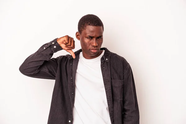 Mladý Africký Američan Izolovaný Bílém Pozadí Ukazující Palec Dolů Zklamání — Stock fotografie