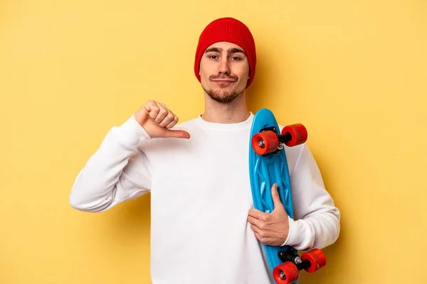 Young Skater Caucasian Man Isolated Yellow Background Feels Proud Self — Fotografia de Stock