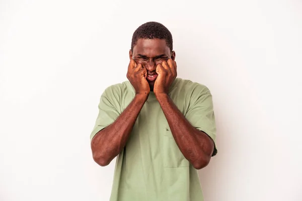 Jonge Afrikaanse Amerikaanse Man Geïsoleerd Witte Achtergrond Jammeren Huilen Troosteloos — Stockfoto