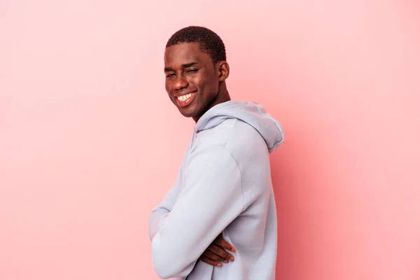 Mladý Africký Američan Izolovaný Růžovém Pozadí Šťastný Usmívající Veselý — Stock fotografie