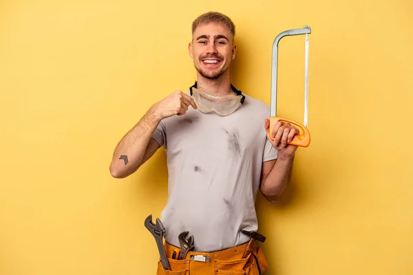 Young Electrician Caucasian Man Isolated Yellow Background Person Pointing Hand — 스톡 사진