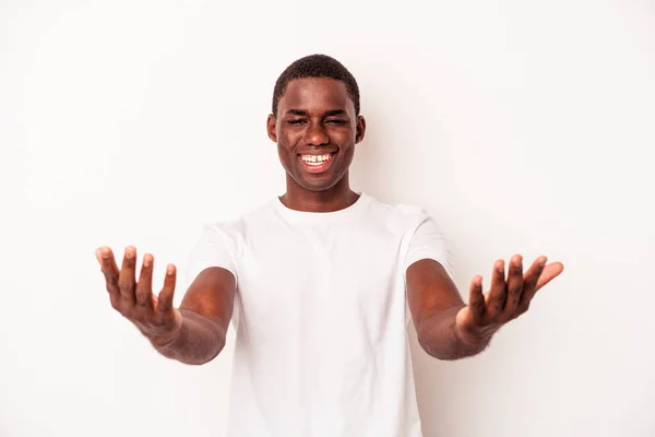 Jonge Afro Amerikaanse Man Geïsoleerd Witte Achtergrond Met Een Welkome — Stockfoto