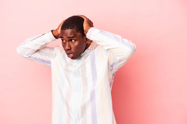 Young African American Man Isolated Pink Background Screaming Very Excited — Stock Photo, Image