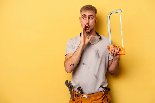 Young Electrician Caucasian Man Isolated Yellow Background Saying Secret Hot — Zdjęcie stockowe