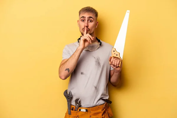 Young Electrician Caucasian Man Isolated Yellow Background Keeping Secret Asking — Fotografia de Stock