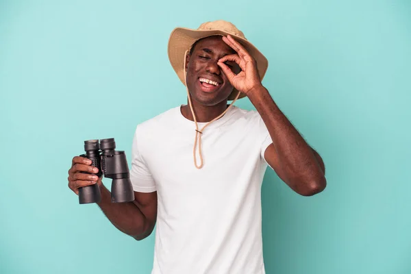 Young African American Man Holding Binoculars Isolated Blue Background Excited — ストック写真