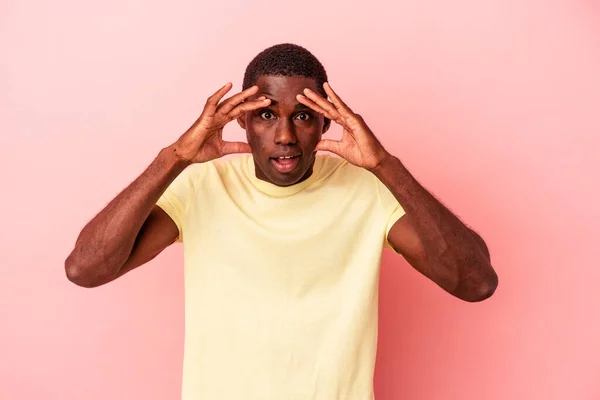 Young African American Man Isolated Pink Background Receiving Pleasant Surprise — Stock Photo, Image