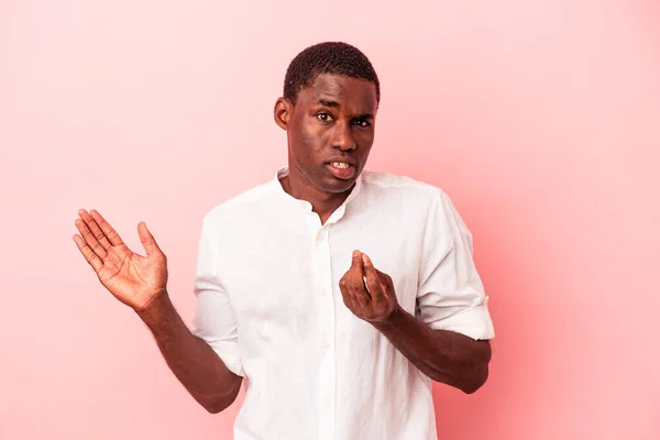 Young African American Man Isolated Pink Background Showing She Has — Stock Photo, Image