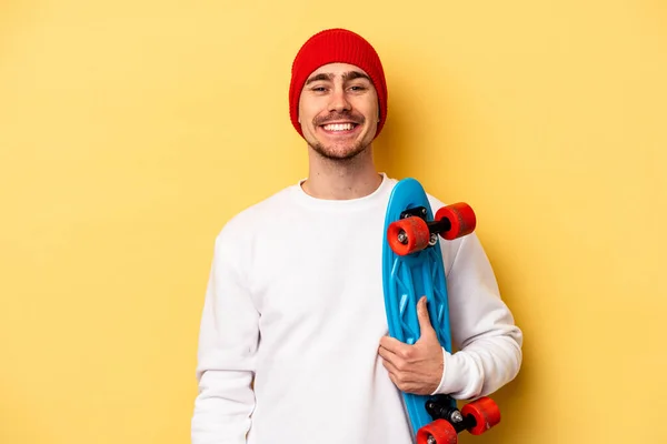 Young Skater Caucasian Man Isolated Yellow Background Happy Smiling Cheerful — Fotografia de Stock