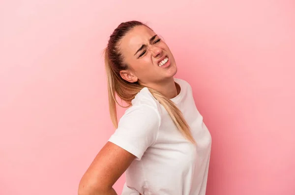 Jovem Mulher Russa Isolada Fundo Rosa Sofrendo Uma Dor Nas — Fotografia de Stock