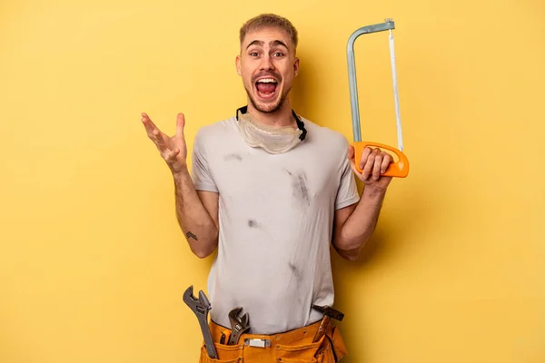 Young Electrician Caucasian Man Isolated Yellow Background Receiving Pleasant Surprise — Foto Stock