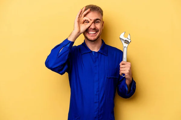 Young Electrician Caucasian Man Isolated Yellow Background Excited Keeping Gesture — Zdjęcie stockowe