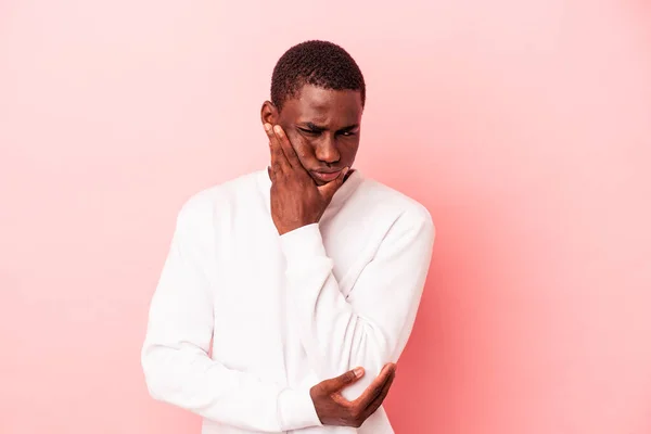 Jovem Afro Americano Isolado Fundo Rosa Que Está Entediado Cansado — Fotografia de Stock