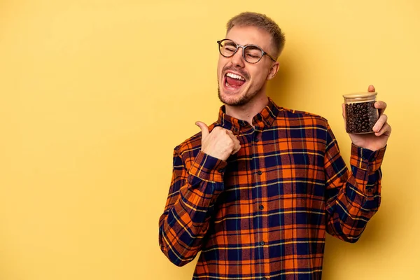 Young Caucasian Man Holding Coffee Jar Isolated Yellow Background Points — Fotografia de Stock