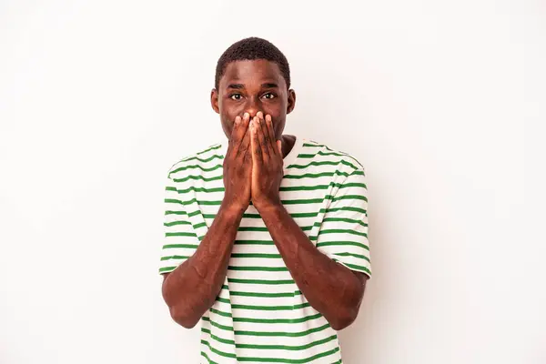 Joven Africano Americano Hombre Aislado Blanco Fondo Impactado Cubierta Boca — Foto de Stock