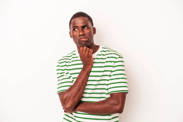 Ung Afrikansk Amerikansk Man Isolerad Vit Bakgrund Lider Smärta Halsen — Stockfoto