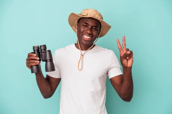 Young African American Man Holding Binoculars Isolated Blue Background Joyful — ストック写真