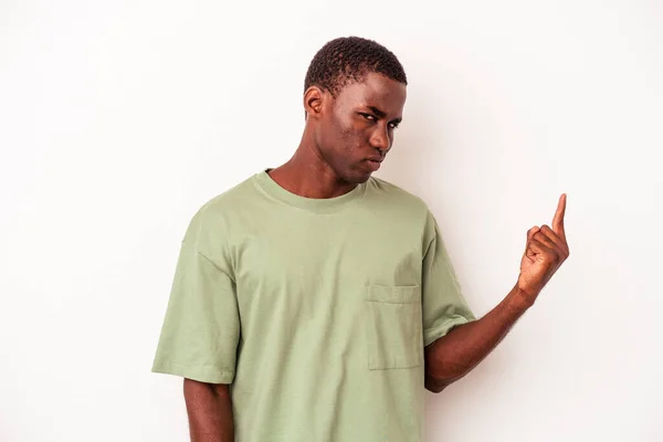 Jovem Afro Americano Isolado Fundo Branco Apontando Com Dedo Para — Fotografia de Stock