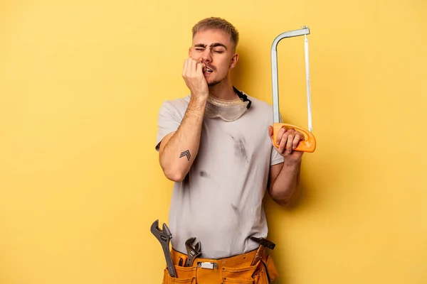 Young Electrician Caucasian Man Isolated Yellow Background Biting Fingernails Nervous — 스톡 사진