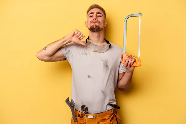 Young Electrician Caucasian Man Isolated Yellow Background Feels Proud Self — Foto Stock