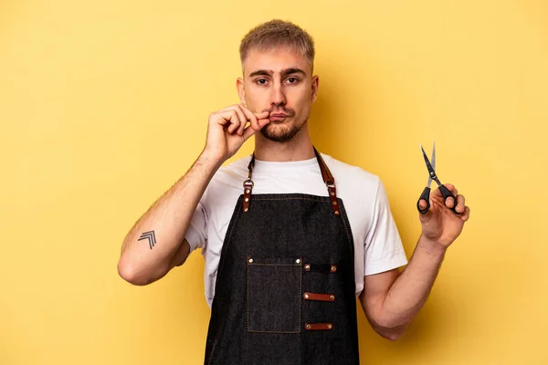 Young Caucasian Hairdresser Man Holding Scissors Isolated Yellow Background Fingers — Stock fotografie