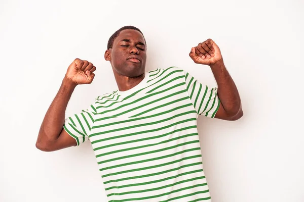 Junger Afrikanisch Amerikanischer Mann Isoliert Auf Weißem Hintergrund Ausgestreckte Arme — Stockfoto