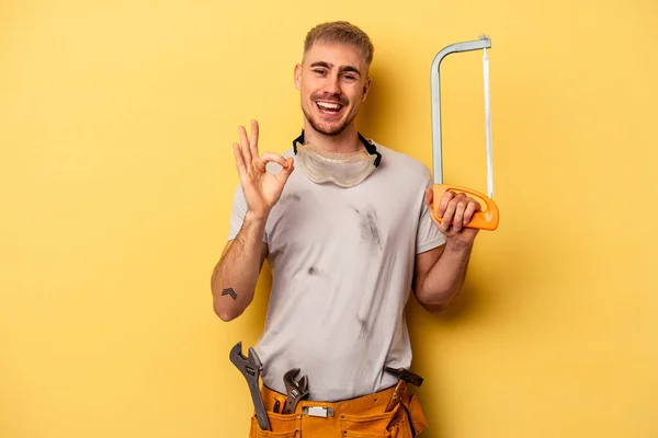 Young Electrician Caucasian Man Isolated Yellow Background Cheerful Confident Showing — Fotografia de Stock