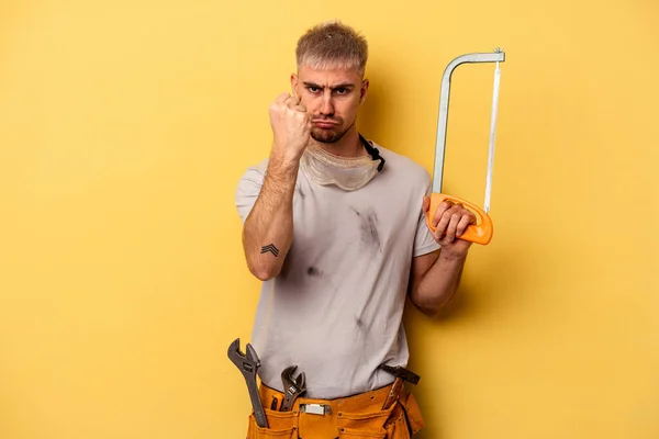 Young Electrician Caucasian Man Isolated Yellow Background Showing Fist Camera — Foto Stock