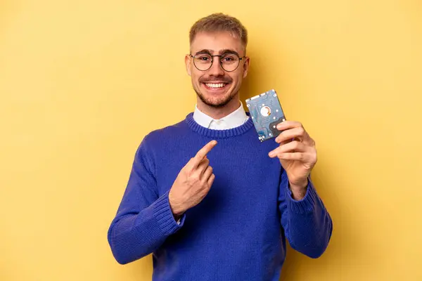 Young Computer Man Isolated Yellow Background — Stock Fotó